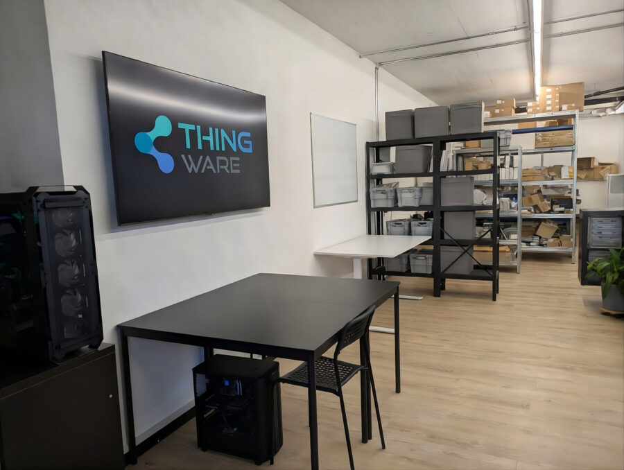 Werkstatt und Lager bei Thingware mit Sensorik und Hardware
